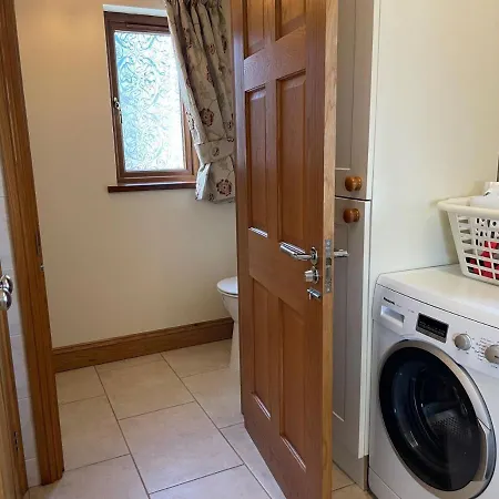 Villa Sunny Bank- Countryside Escape With Private Hot Tub And Countryside Views à Carmarthen Extérieur photo