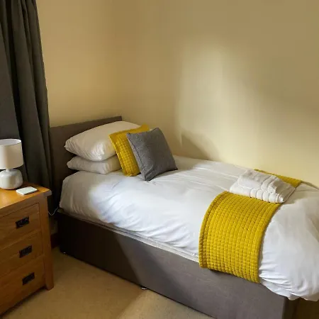 Villa Sunny Bank- Countryside Escape With Private Hot Tub And Countryside Views à Carmarthen Extérieur photo