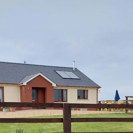 Villa Sunny Bank- Countryside Escape With Private Hot Tub And Countryside Views à Carmarthen Extérieur photo