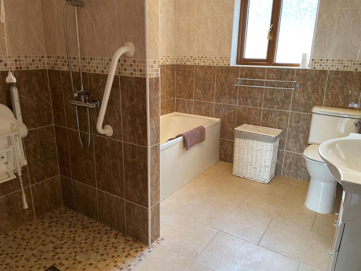 Holiday home Sunny Bank- Countryside Escape With Private Hot Tub And Countryside Views Carmarthen