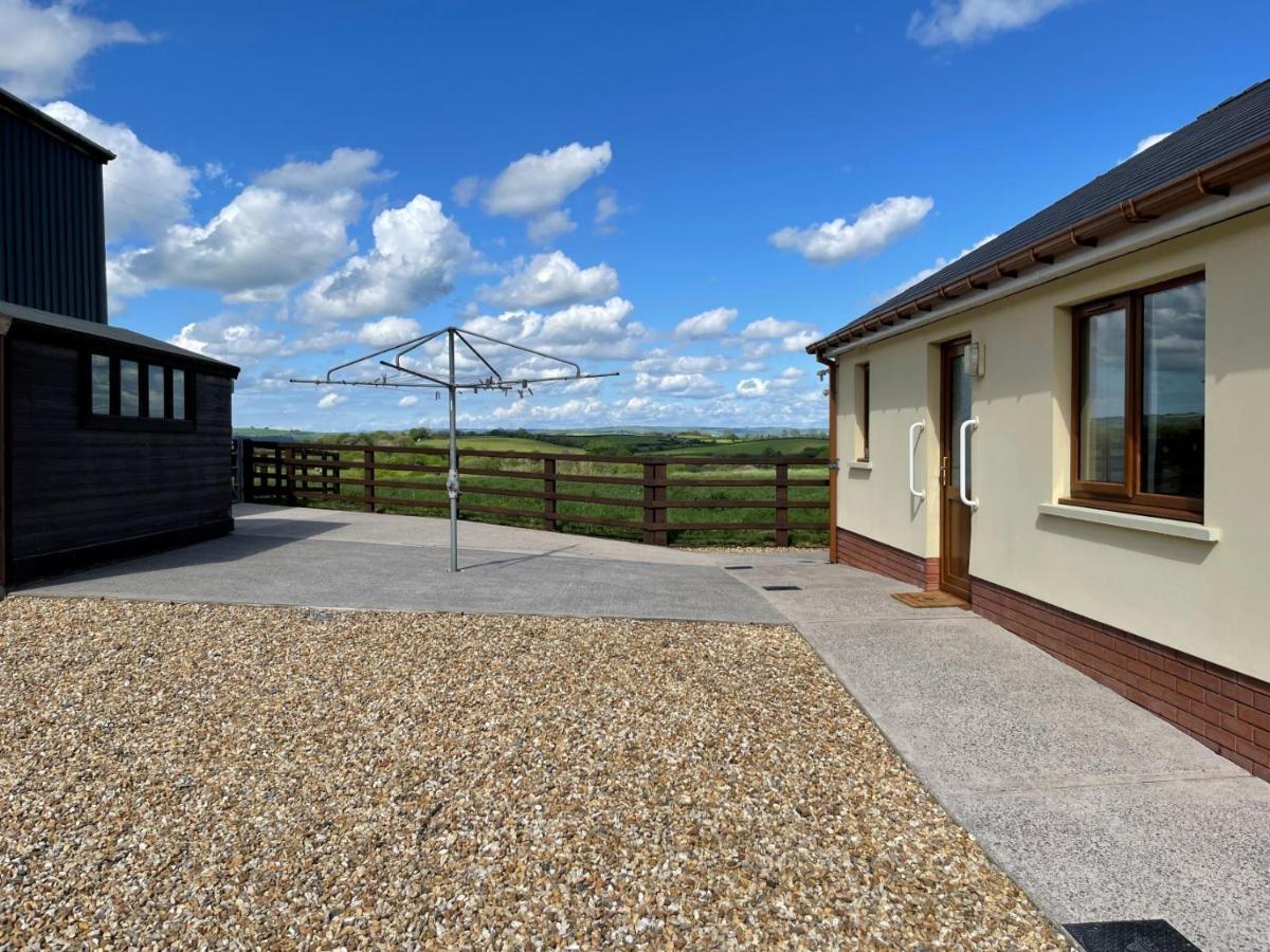 Sunny Bank- Countryside Escape With Private Hot Tub And Countryside Views Carmarthen
